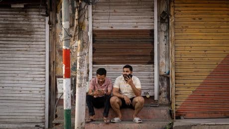 India acusa a Pakistán de violar el alto el fuego horas después del anuncio del acuerdo e informa de respuestas