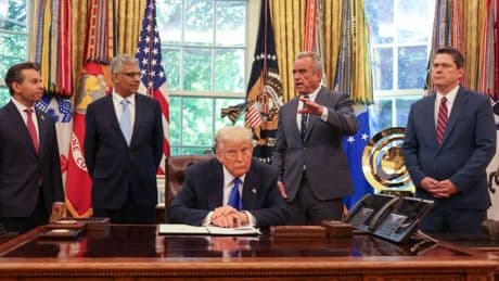 Trump schränkt umstrittene Forschung an Krankheitserregern per Dekret ein
