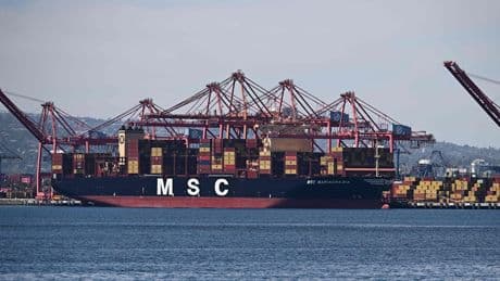 Mehr Ladung nach Hamburg - Weltgrößte Reederei garantiert Container-Zusage