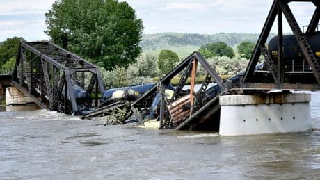 Federal government to markedly increase number of inspectors trained to spot rail bridge concerns