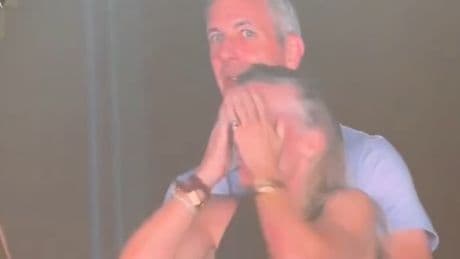 Nach „Kiss Cam“-Vorfall auf Coldplay-Konzert – Personalchefin zieht Konsequenzen