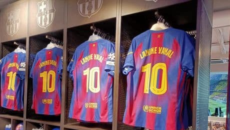 Rueda de prensa de Lamine Yamal con el dorsal 10 del Barça, en directo