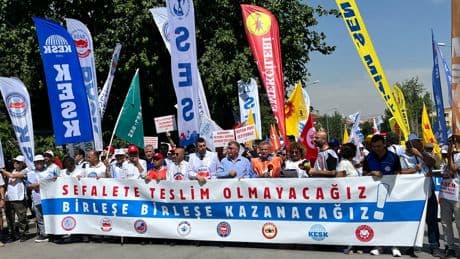 Kamu emekçileri sefalet dayatmasına karşı iş bıraktı