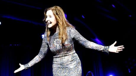 Schlossfestspiele in Regensburg: Schlagerstar Vicky Leandros lädt Alice Weidel aus