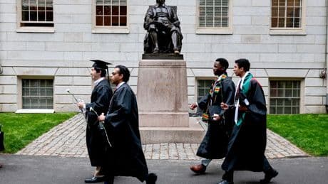 Nederlanders aan Harvard merken hoe Trump hun medisch onderzoek op de korrel neemt
