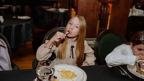 Ons gezin werd het chique restaurant uitgezet: ’Moet ik mijn kinderen beter opvoeden?’