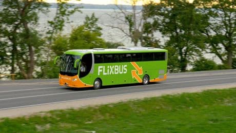 Un portale e i podcast salgono a bordo della flotta Flixbus