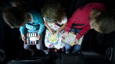 Onderzoek toont aan: ook jij kan een kind vergeten in een snikhete auto