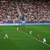Engelse voetbalster racistisch belaagd tijdens EK voetbal, elftal knielt niet meer voor wedstrijd