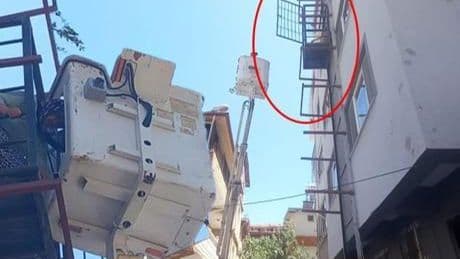 80 yaşındaki kadının zor anları! Gören telefona sarıldı