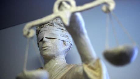 Bahnhofsviertel Frankfurt: Mann will in Haft und ermordet Bettler: lebenslang