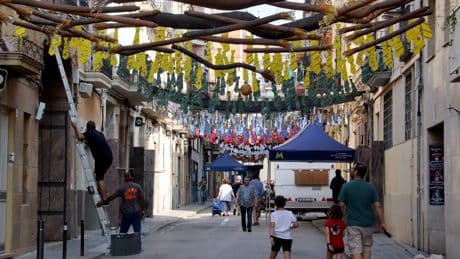 La Fiesta Mayor de Sants coge el testigo de Gràcia y arranca este sábado en Barcelona