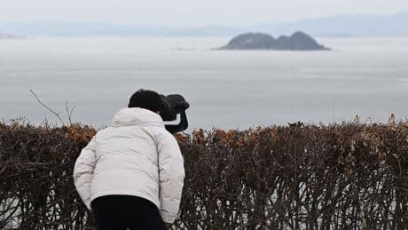 « Je sursaute encore aux claquements de porte » : sur l’île de Yeonpyeong, la Corée du Sud vit avec la guerre à 3 km