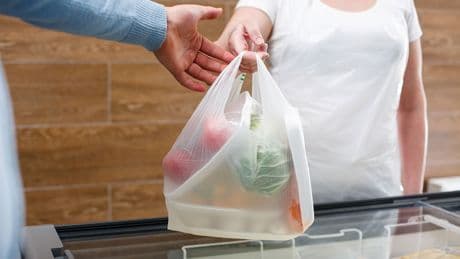 Plastik poşet yerine sadece kağıt ve bez çanta satan zincir marketlere yaptırım uygulanacak: "Zorunlu ve ekonomik külfet yaratan bir dayatma"