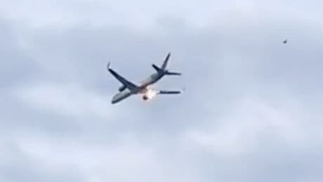 Boeing plane diverts moments after take off as bright flashes spark in sky