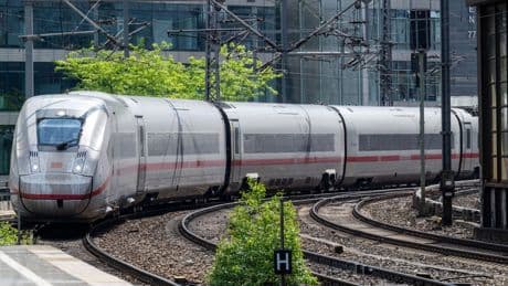 Fahrpreise auf der Schiene: Umfrage: Knapp zwei Drittel halten Bahntickets für teuer