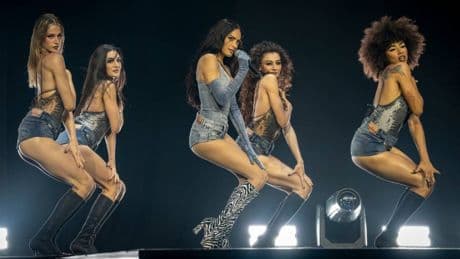 "Mio marito passa le ore a guardare i video di Elodie e Dua Lipa"