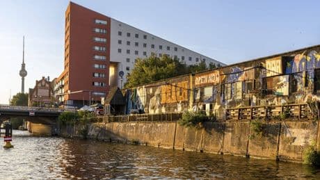 Berlin: Mann flüchtet vor der Polizei und springt in die Spree