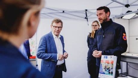 Gaza-Aktivisten kapern Bürgerdialog mit Johann Wadephul im Auswärtigen Amt