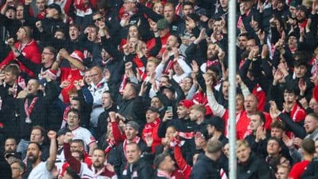 Fußball - Niederrheinpokal: Zuschauer bei Spiel MSV Duisburg gegen Rot-Weiß Essen verstorben