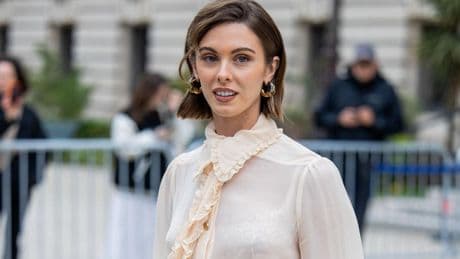 La blusa romántica vuelve a ser protagonista: 10 modelos en los que invertir esta primavera