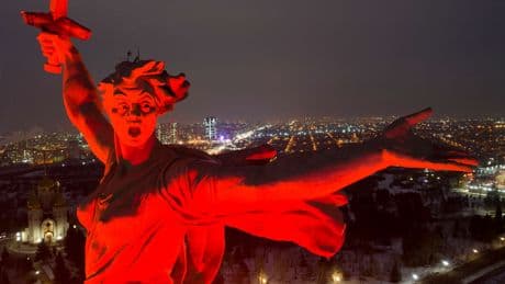 Jede Hilfe kam zu spät - Mann stirbt in Kopf von Stalingrad-Denkmal