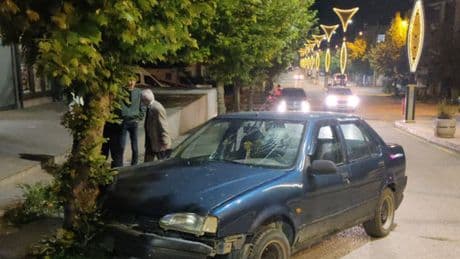 Alkollü sürücü ağaca çarptı
