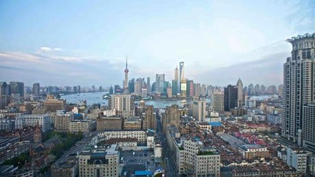 China tiene un plan para ganarle la carrera IA a Estados Unidos: poner a sus ciudades a competir entre sí