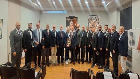 Ali Nihat Yavşan’a "Melvin Jones Dostluk Ödülü" verildi.