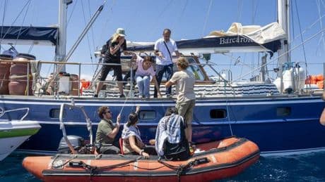Nahost: Schiff mit Greta Thunberg an Bord rettet Migranten aus dem Mittelmeer