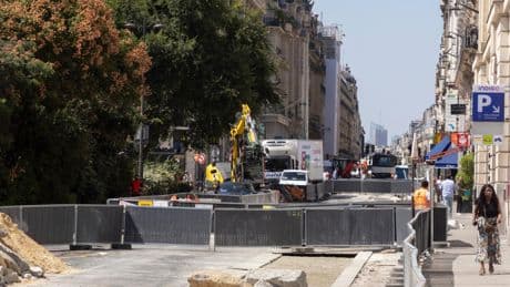 «C’est un peu pénible de devoir fermer ses fenêtres un samedi» : travaux, transports... Le mois d’août galère des Parisiens