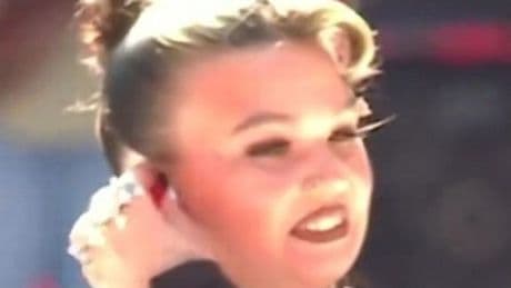 Lola Young 'breaks down in tears' backstage after earpiece mishap at Summertime Ball