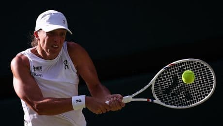 Iga Swiatek dendert naar Wimbledon-finale, Amanda Anisimova verschalkt Aryna Sabalenka in thiller