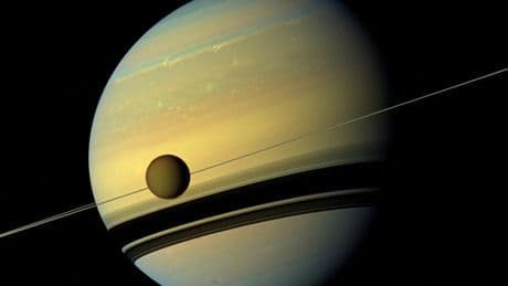 Sternhimmel im August: Wenn der helle Saturn am Horizont erscheint