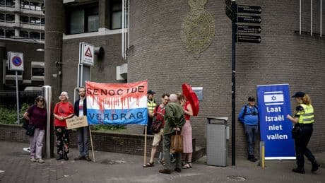 'Hartverscheurend' en 'geen tijd te verliezen'. In de Kamer klonk woede en ongeloof over Gaza, maar extra sancties tegen Israël gaat sommigen te ver