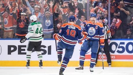 Hyman, McDavid each score twice, as Oilers top Stars 6-1, in Game 3