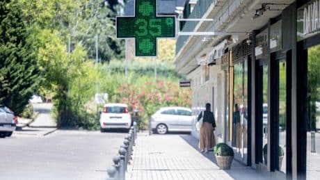 Canicule : « On construit des parkings inutiles plutôt que d’aménager des espaces pour respirer », dans la cité des Francs-Moisins, des habitants abandonnés à leur sort