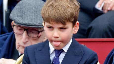 ⁠⁠Il “monello” Louis sempre più simile allo zio Harry: le foto che fanno discutere