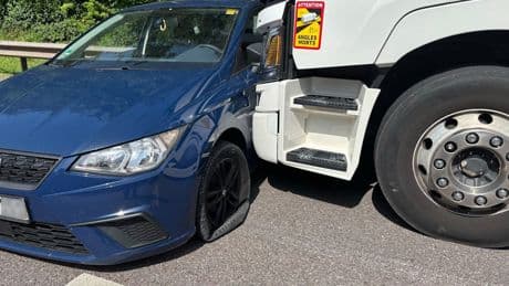 Streit endet 1,5 km weiter - Brummi schiebt Seat über die A64 nach Luxemburg