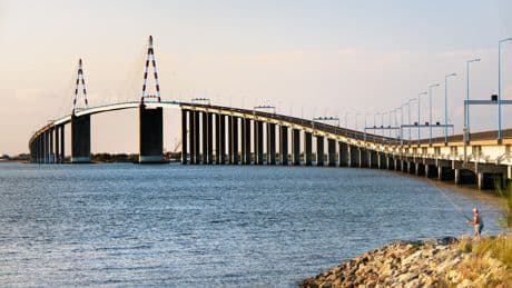 Accusé d'avoir poussé sa fille du pont de Saint-Nazaire, un père de famille condamné à 20 ans de prison