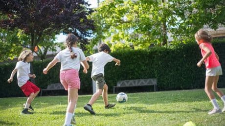 La Colle-sur-Loup: un club de foot soutient Lysandro, un enfant gravement malade et hospitalisé