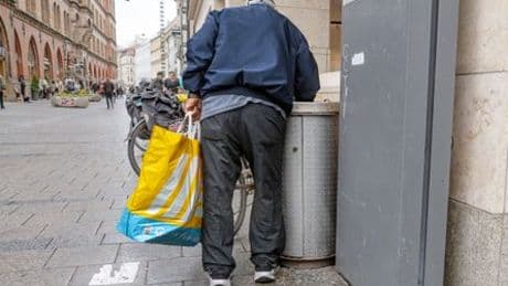 Altersarmut und Grundsicherung: 42 Prozent der Rentner bekommen weniger als 1000 Euro im Monat
