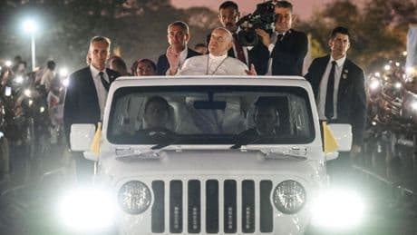 La papamobile di Francesco trasformata in stazione sanitaria per i bambini di Gaza