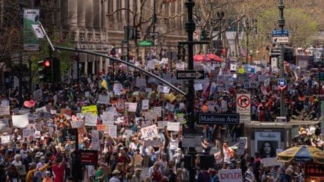 "Résistons à la tyrannie": des milliers d'Américains dans la rue pour une nouvelle mobilisation anti-Trump