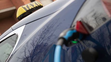 E-Mobilität: Strom statt Diesel? Warum E-Taxis auf Vorbehalte stoßen