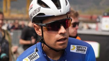 Mikel Landa recibe el alta y regresa a España para iniciar una &quot;larga recuperación&quot;