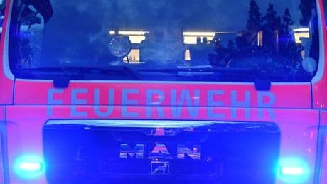 Feuerwehr-Einsatz: Toter nach Brand in Wohnhaus entdeckt