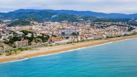 Calella rechaza empadronar a obreros del Camp Nou que duermen en sus hoteles