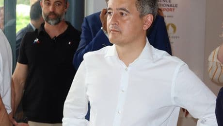 Gérald Darmanin adore l’été au travail… mais ne le dites pas trop fort