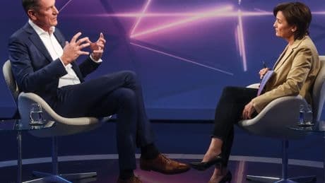 „Maischberger“: Please stärke die Demokratie
